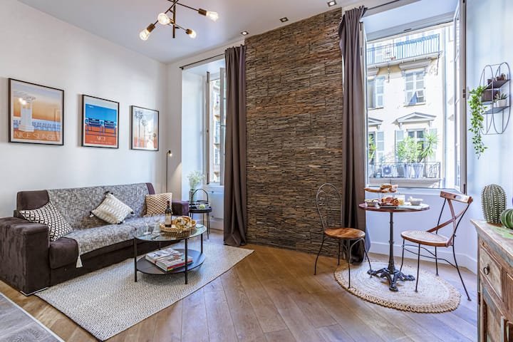 CASSINI 14 · Belle 2 camere - Ultimo piano - Centro città