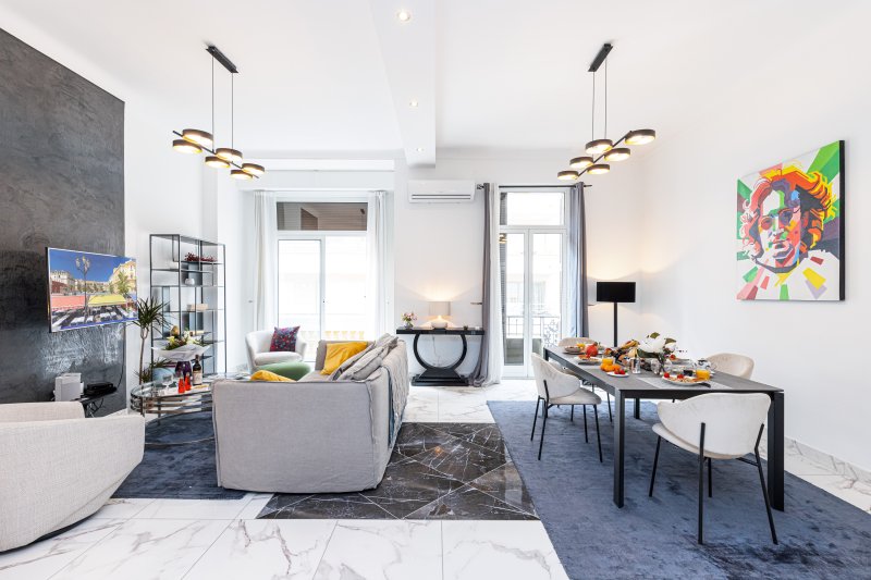 FRANCE 24 - MAGNIFIQUE APPARTEMENT DE 100M² - A COTE DE LA MER