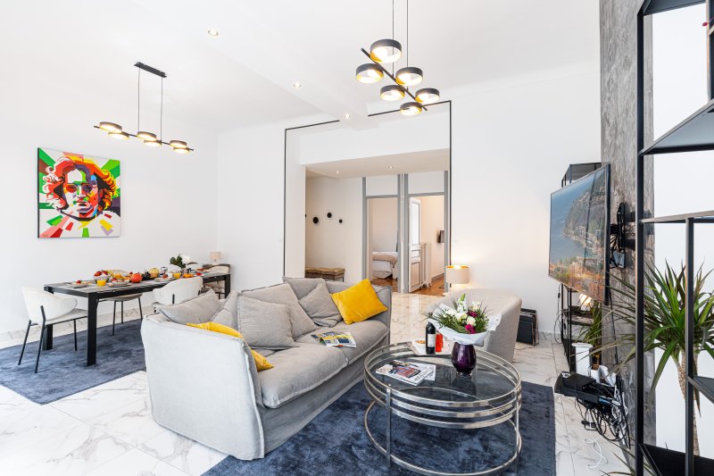 FRANCE 24 - MAGNIFIQUE APPARTEMENT DE 100M² - A COTE DE LA MER