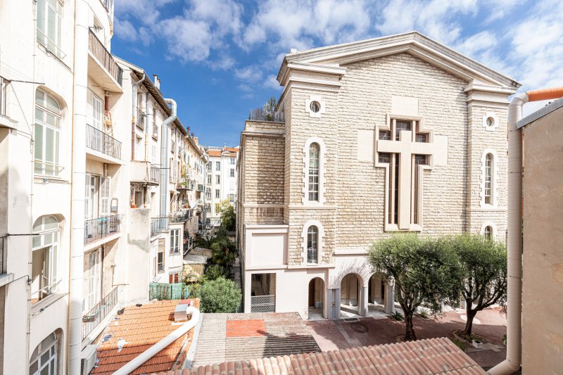 FRANCE 24 - MAGNIFIQUE APPARTEMENT DE 100M² - A COTE DE LA MER