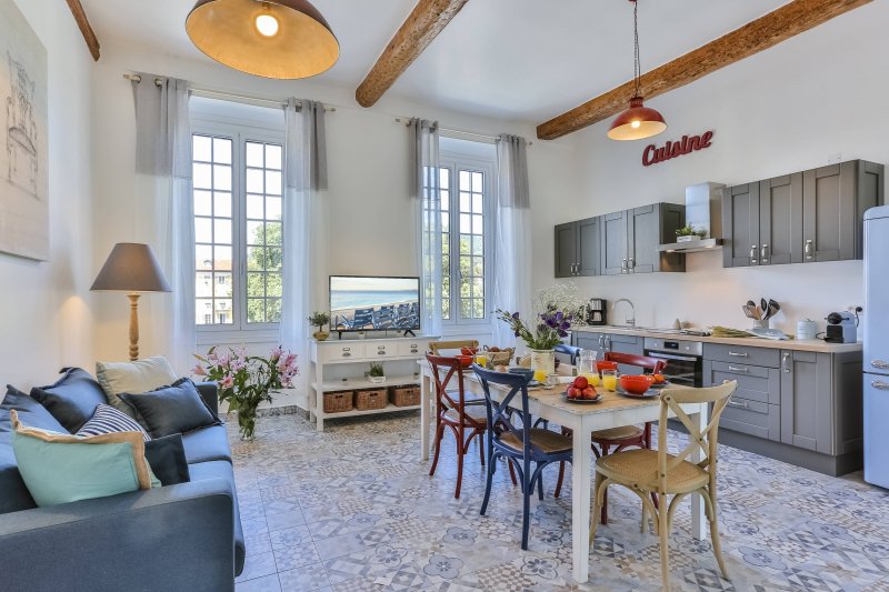 GARIB - Place Garibaldi - 4 bedrooms apartment - Balcony